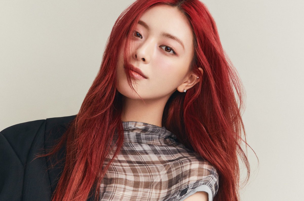 PopBase's tweet image. Happy 21st birthday to the talented Yuna of ITZY.
