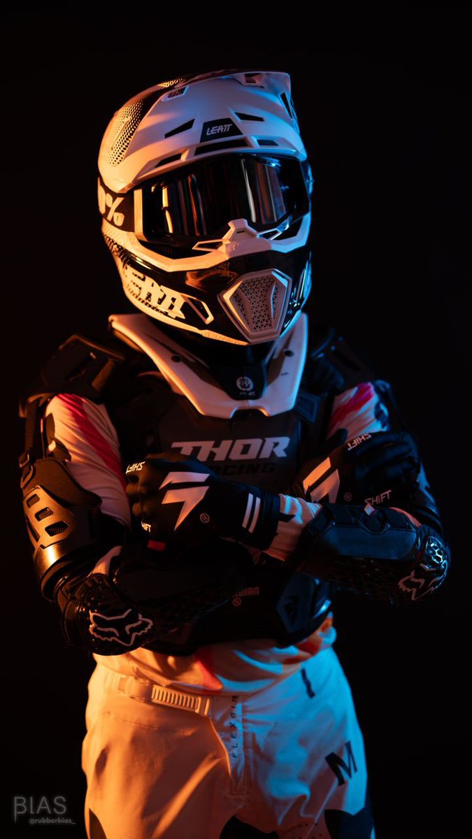 Fine! I’ll pose for you but make it quick. Otherwise 😏😈

📸: @rubberbias_ (Instagram)