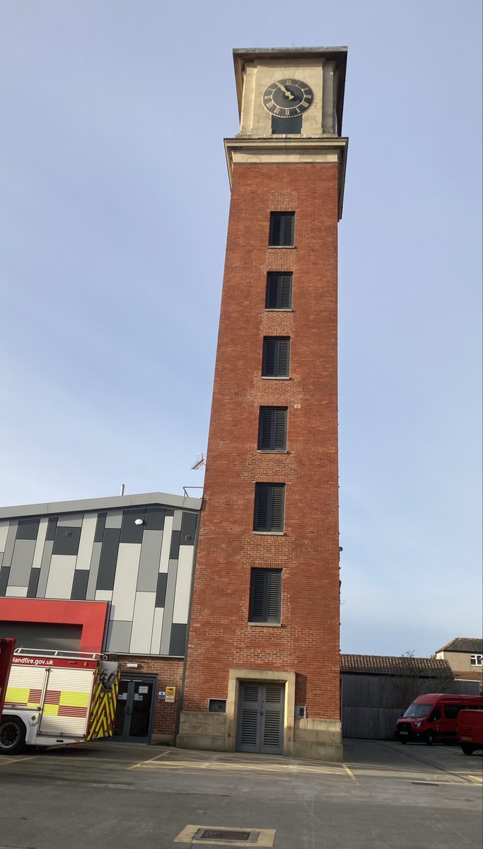 ClevelandFB's tweet photo. ๐ข The drill tower at Middlesbrough Fire Station was part of the original Fire Station, and emergency planning used to be based here ๐
๐จโ๐ It is now used in many ways, from cadet training to roof ladder and high-rise building exercises and is a great facility here at #TeamCFB https://t.co/uP3uLNm31u