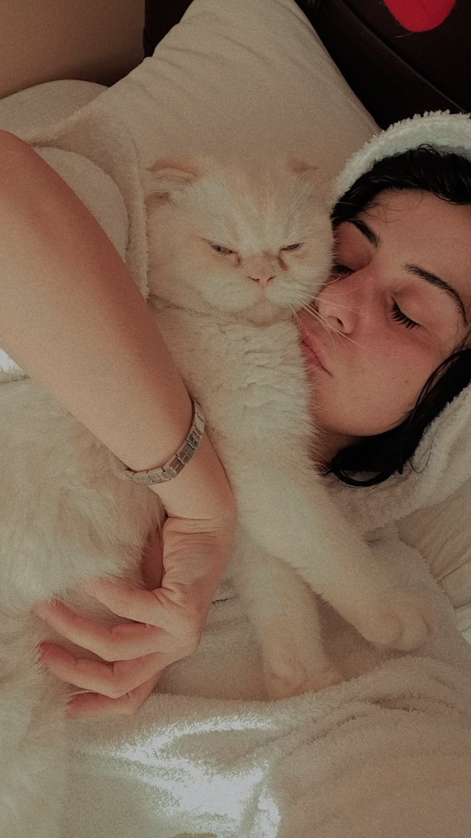 sevgilim olmaya bilir ama sevdiğim var🩵