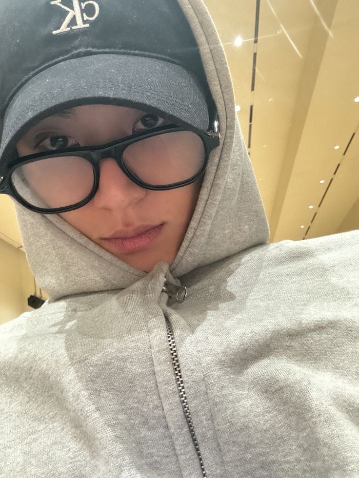 bpmawar's tweet photo. obrolan orang dewasa 🥱

——
#heartbbongi few tweets au https://t.co/ERpk7nnw6x
