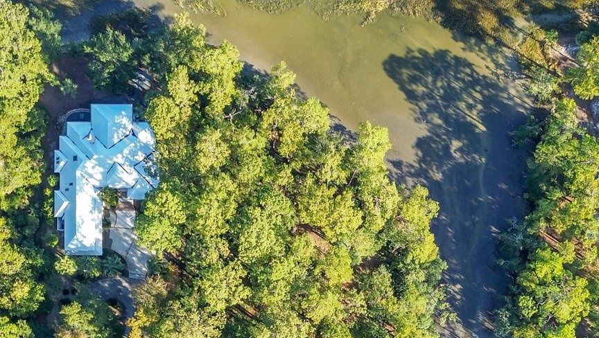 TheCobbGroup's tweet photo. Imagine designing your perfect retreat on the stunning 31 Spring Island Drive in Callawassie Island. 🌴 This homesite offers the ideal canvas for your custom-built dream home, surrounded by natural beauty, world-class amenities.👇

[READ THE BLOG - https://t.co/lyoXQHn2oD] https://t.co/mP5DR5lkU6