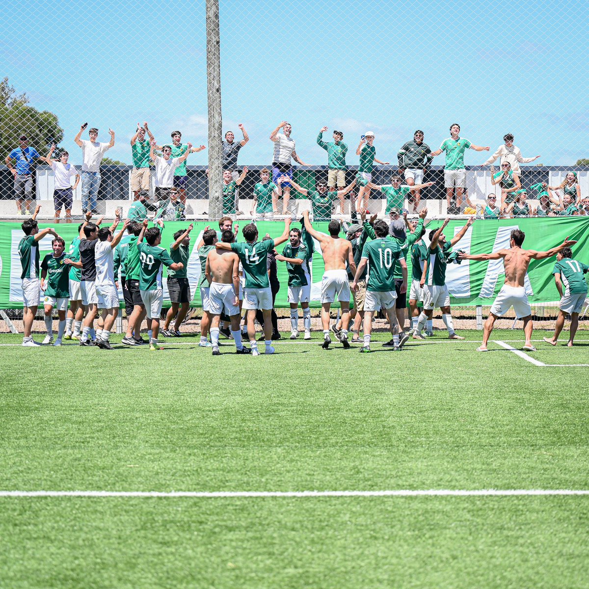 ¡𝗨𝗡𝗔 𝗟𝗢𝗖𝗨𝗥𝗔! 🤯⚽️🏆

<a href="/NacionalUniver/">Nacional Universitario</a> le ganaba a <a href="/CTPjugadores/">Tenis Pinar</a> pero el equipo de El Pinar lo dio vuelta, ganó 3-2 y se metió en la final de la #CopaDeCampeones de #Mayores 👏🏼👏🏼👏🏼

¡Tremendo! 

Presenta: <a href="/AntelDeTodos/">Antel</a> <a href="/SummumUY/">SUMMUM</a> <a href="/Perifar_uy/">Perifar</a> 

#SomosLaLiga