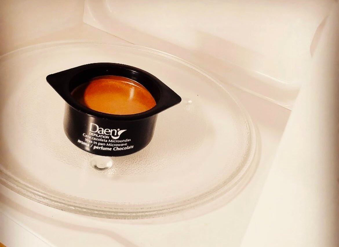 1 minuto de microondas y… ¡listo! #Cera calentada, preparada para aplicar y para que disfrutes de una #piel suave y bien #depilada hasta 4 semanas 😍😍 daen.es/productos #depilación #depilaciónnatural