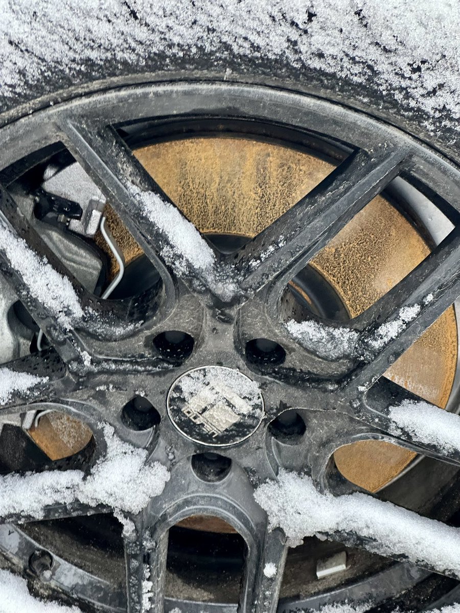 romimoko's tweet photo. Volvo CX60 2024 
So much for well known Swedish steel quality…
Parked outside overnight and discs are #rusty 

Made in CHINA quality 

@volvocars @Volvoofedmonton https://t.co/zMvwm4OUT2