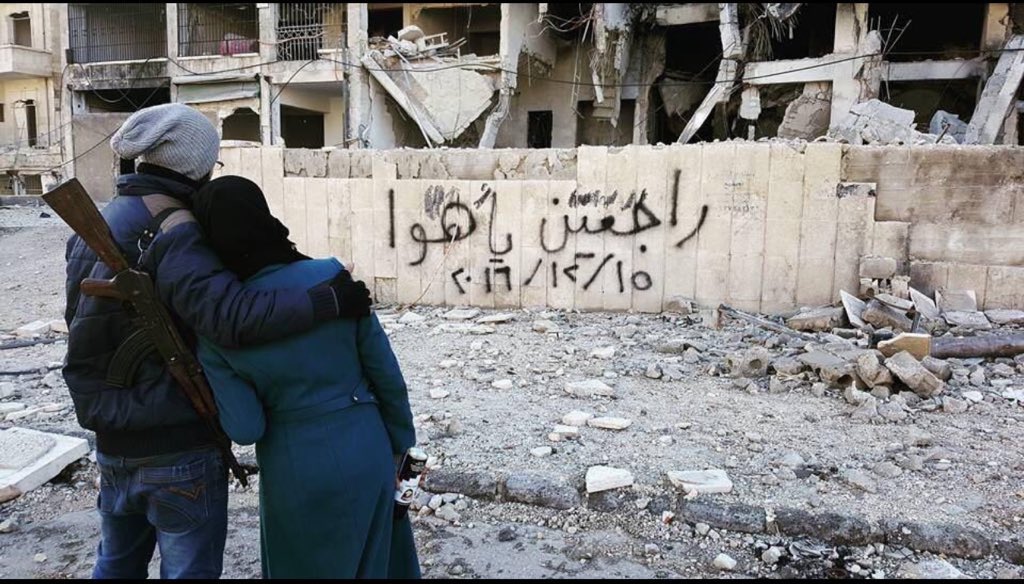 من ثمان سنين قلنا لْـ بعضنا كلمتين
فاضت العين وكتبنا على الطوفه سوا

قلت لك يا نبض قلبي وحنا طالعين
" راجعينٍ يا هوا .. راجعينٍ يا هوا " 

- هود