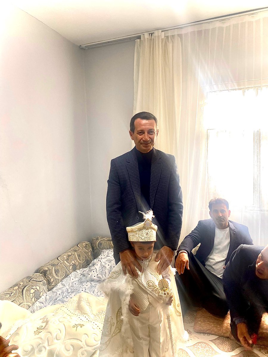 Kurumlu ailesinin biricik evladı Muhammed’in Sünnet düğününe katılarak kirvesi olduk 
Rabbim hayırlı mübarek etsin inşallah..