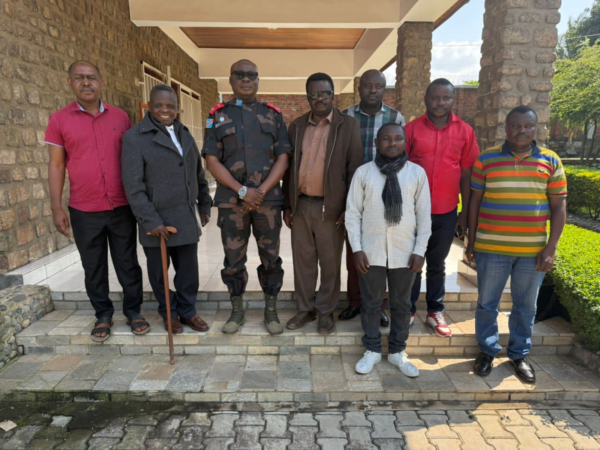 acprdcongo's tweet photo. #RDC : la situation sécuritaire dans les territoires de #Beni et #Lubero, en proie à l'insécurité créée par les terroristes #ougandais de l'alliance des forces démocratiques (#ADF-#MTM) et du #M23/#RDF (Armée Rwandaise) était au centre d'un échange dimanche à Beni/#Boikene, province du Nord-Kivu dans l'est de la République démocratique du Congo entre le général major Bruno Mandevu, le commandant secteur des opérations Sukola 1 Grand Nord et les présidents de la société civile de ces deux territoires, selon le compte rendu du lieutenant colonel Mak Hazukay, chargé de la communication et sensibilisation secteur des opérations Sukola 1 Grand Nord. ''Le commandant des opérations leur a demandé de sensibiliser la population pour qu'elle ne soit pas manipulée par ces deux groupes terroristes'', a-t-on appris du colonel Mak Hazukay.
Découvrez d'autres informations sur notre site web : https://t.co/tGEWJ2Bgzn