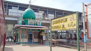 ocupdate's tweet photo. सच मे या मजाक कर रहे हो

BIG: Immediately remove all illegal structures from Railway properties.

— Railway Minister Ashwini Vaishnav orders officials https://t.co/PZn0pImhPP