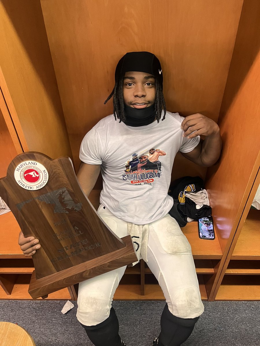 tjmordecai2007's tweet photo. Finished the season State Champions. Two touchdowns with the 35-7 win. Last game with Arundel High School, onto the BTC All Star game December 15th! https://t.co/9D0EhdB572