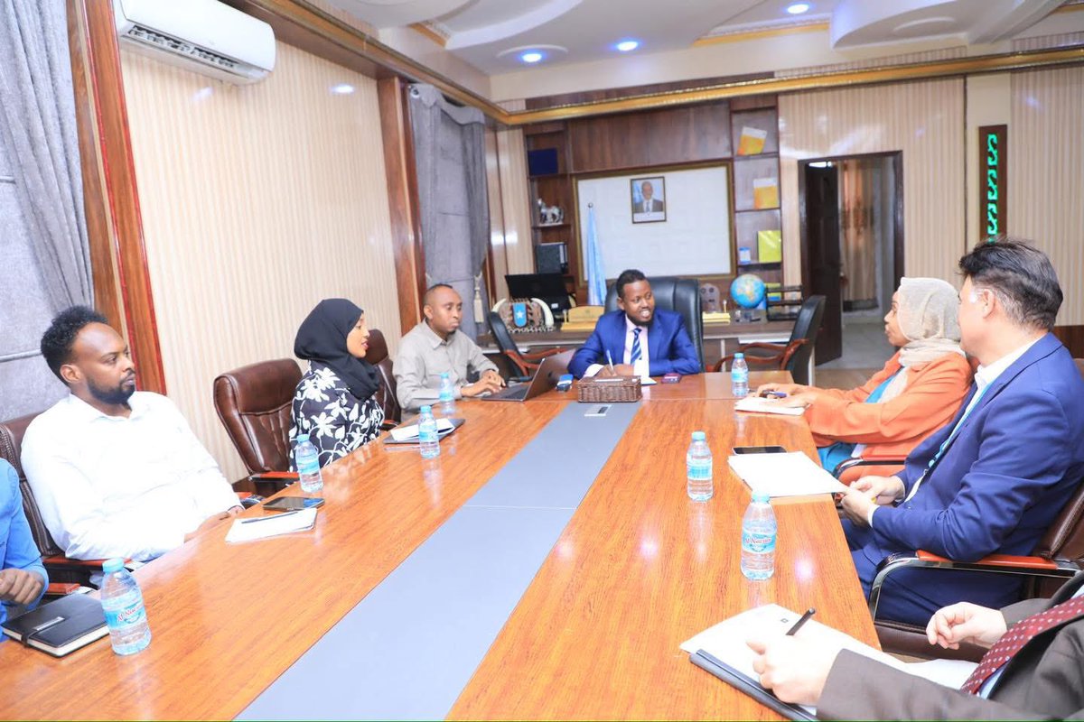 HonYusufMohamed's tweet image. Honored to host @unicefsomalia, led by @SaeedWafaa, for a constructive discussion on enhancing social protection programs.
committed to improving the lives of Somalia’s most vulnerable through strategic &amp;amp; impactful partnerships. #SocialProtection