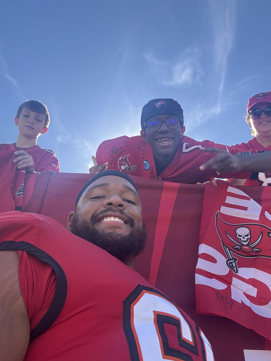 <a href="/WILL_GHOLSTON2/">Will Gholston</a>   Thanks for signing my hat I really appreciate it #WeAreTheKrewe