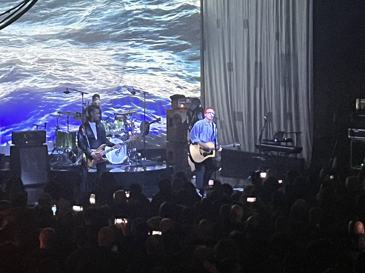 EmmaBarnfield15's tweet photo. Amazing night seeing @TravisBand ! Always such a good atmosphere! 
Thankyou for letting me ask a question too in the sound check 🥰 https://t.co/xfzlawZmW1