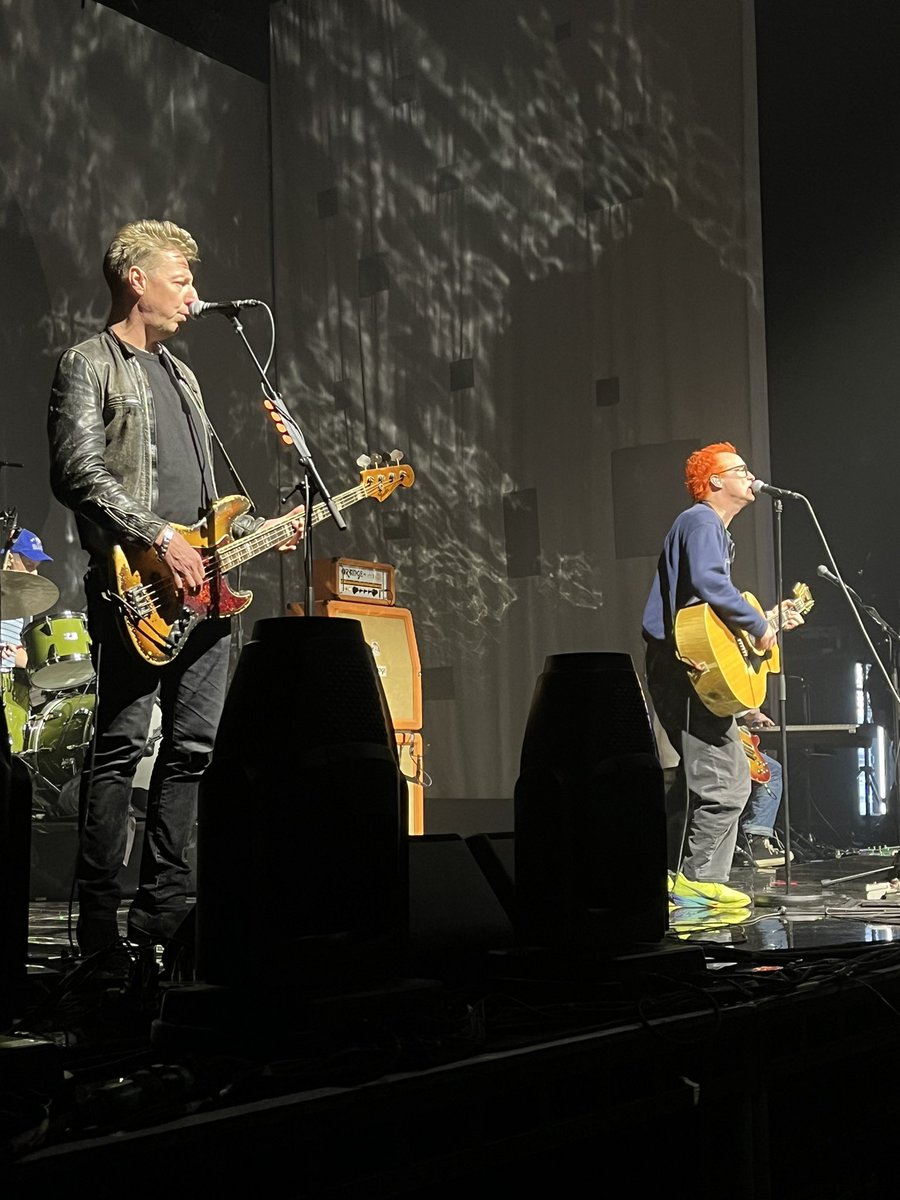 EmmaBarnfield15's tweet photo. Amazing night seeing @TravisBand ! Always such a good atmosphere! 
Thankyou for letting me ask a question too in the sound check 🥰 https://t.co/xfzlawZmW1