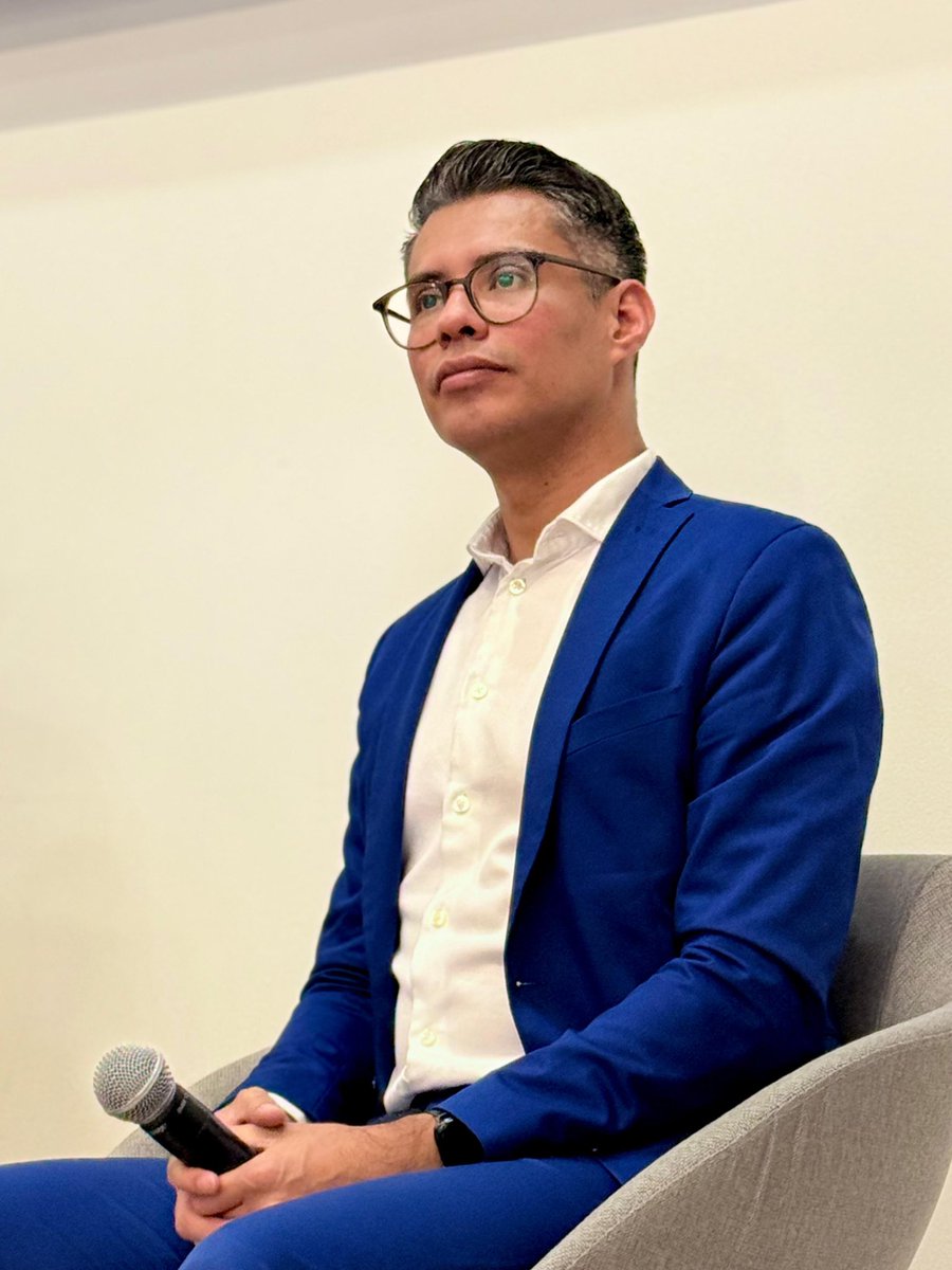 Relevante representación de miembros de la SMIA en la #FIL2025

El Dr. <a href="/hirameredin/">Hiram Ponce</a> y el Dr Octavio Lozada, de <a href="/UPingenieria/">Facultad de Ingeniería UP</a>, presentaron el libro "Data-driven Innovation for Intelligent Technology", sobre conceptos básicos de la innovación basada en datos y su aplicabilidad 😲📙