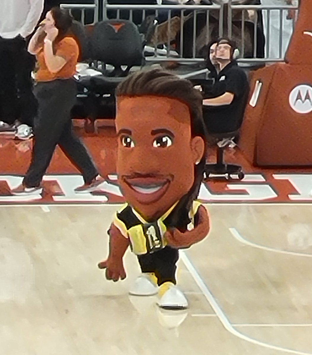 The highlight of this game is the debut of Lil' Bijan Mustardson 
🤘🏼🏀 #Hookem