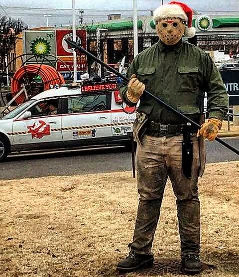 When you are finally in the spirit of the Holidays and sharing it with the community ...well until these spirit chasers behind me try and ruin it all...
#chrsitmasspirirt #jasonlives #ghostbusters