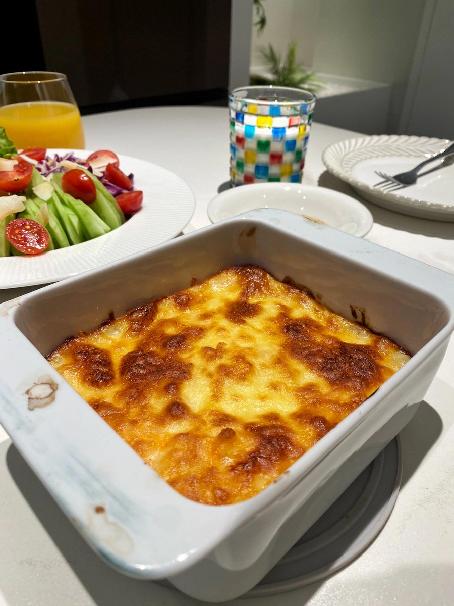 I took a picture of the dinner my mom prepared because I liked it. Nothing can replace the delicious food that my mom made.🍽