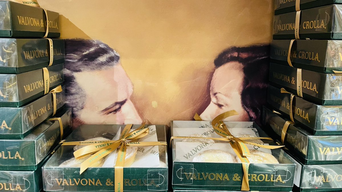 Their eyes met over the V&amp;C Mince Pies… Our December Opening Hours:
Mon 9th-Sat 14th 9am-6pm
Mon 16th-Wed 18th 9am-6pm
Thurs 19th-Sat 21st 9am-7pm
✨SUN 22ND 9AM-6PM✨
Mon 23rd 8am-7pm
✨XMAS EVE 8AM-4PM✨
Closed Xmas Day &amp; Boxing Day
Fri 27th-Sat 28th 9am-6pm