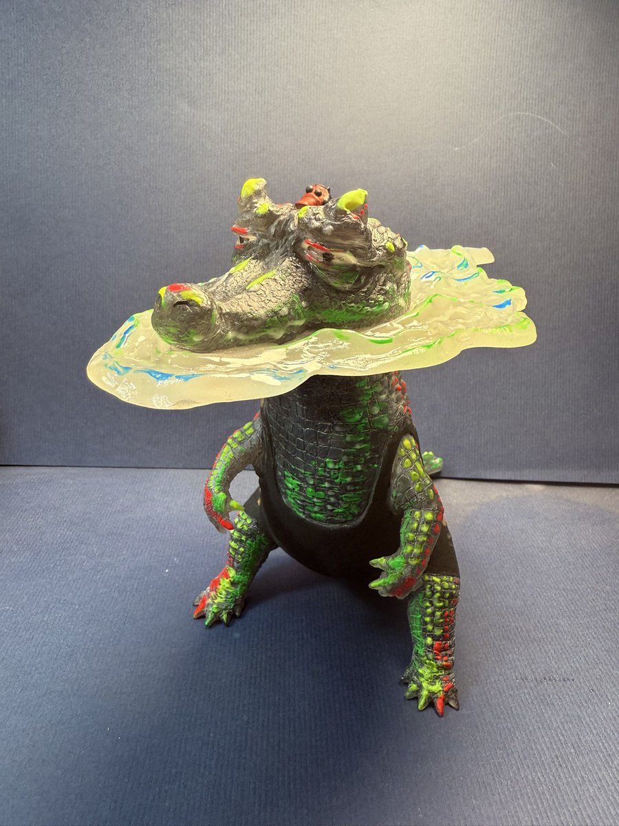 noahs_crate's tweet photo. ワニの涙　光るバージョン

#resintoys #resinart 
#design #designertoys 
 #gk #artwork #sculpture #originalcharacter 
#模型 #デザイン #オリジナル #樹脂 
#原創角色 #藝術玩具 #雕塑 #雕塑作品 
#noahscratestudio 
#ワニの涙 https://t.co/8JNyEMpB5C