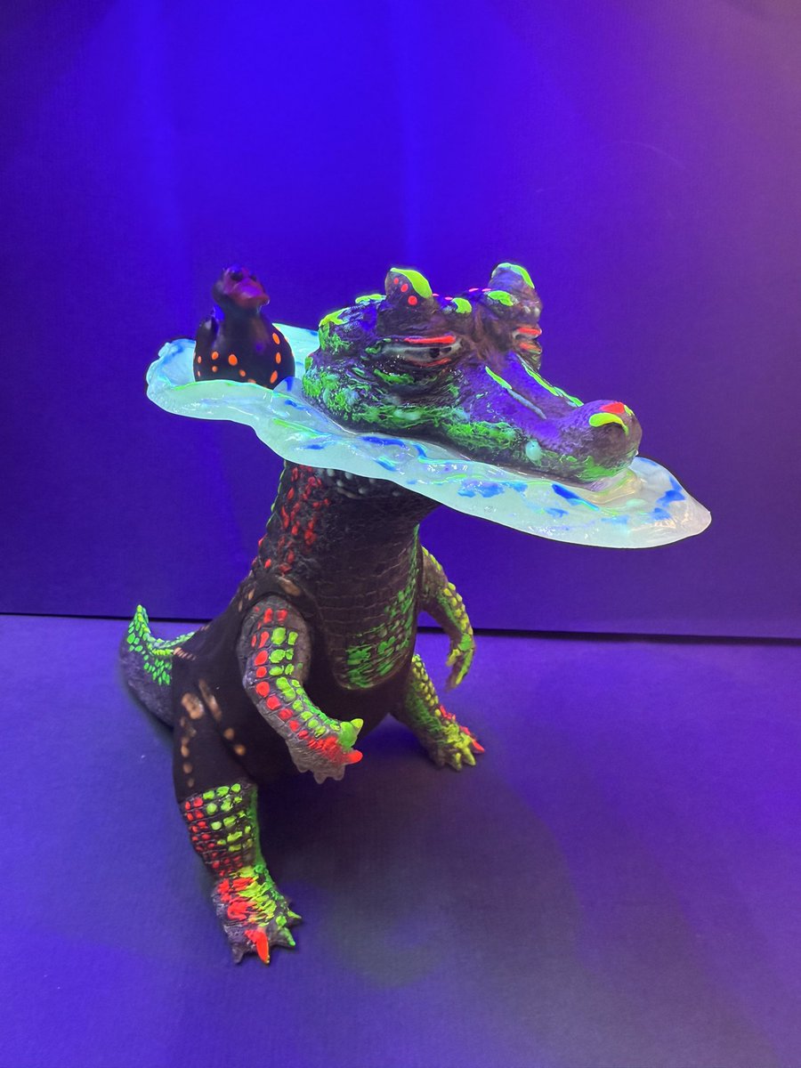 noahs_crate's tweet photo. ワニの涙　光るバージョン

#resintoys #resinart 
#design #designertoys 
 #gk #artwork #sculpture #originalcharacter 
#模型 #デザイン #オリジナル #樹脂 
#原創角色 #藝術玩具 #雕塑 #雕塑作品 
#noahscratestudio 
#ワニの涙 https://t.co/8JNyEMpB5C