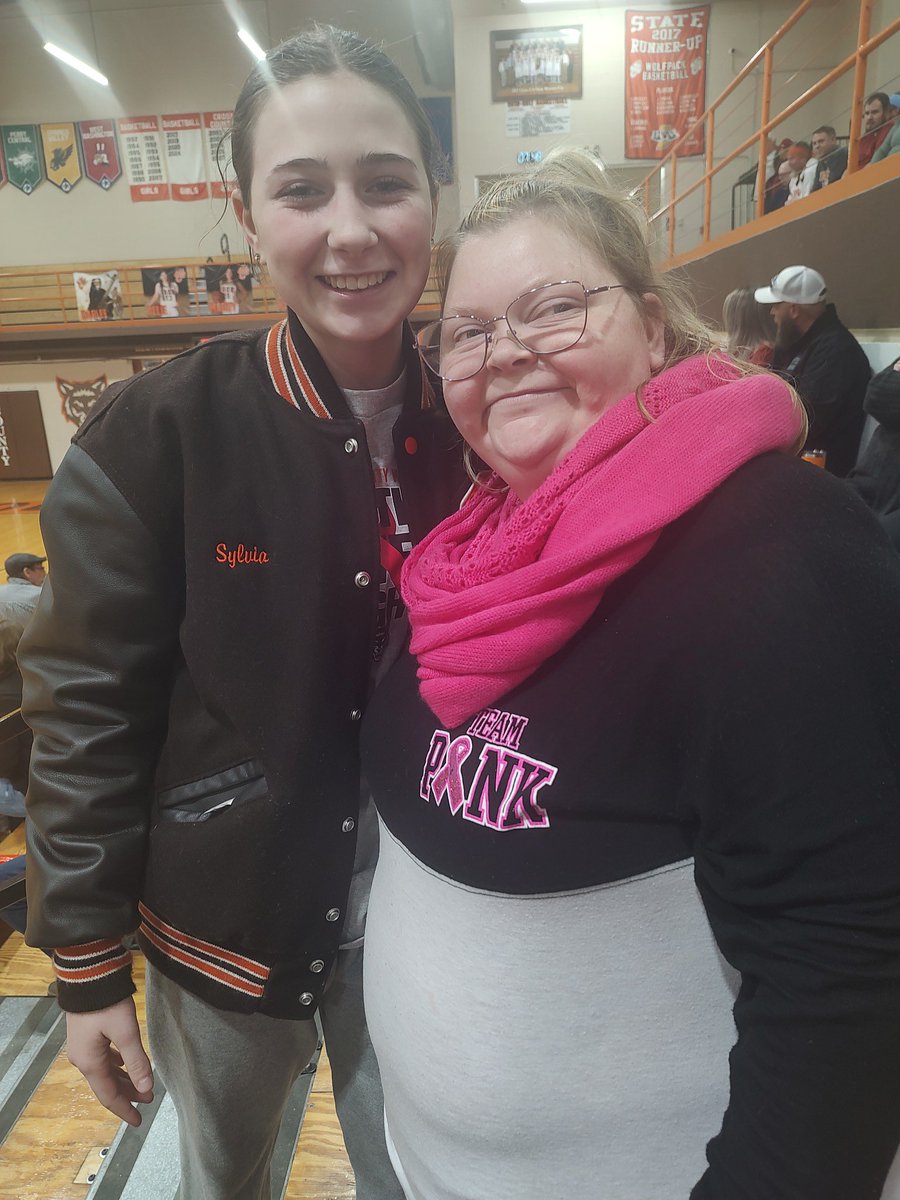 FunsizeLewis's tweet photo. My weekend spent time with my nephew and wrapped some Christmas gifts and went to my cousins basketball cancer awareness game in honor of my papaw who had pancreatic cancer and my mom who had colon cancer I’m happy my mom won her battle but my papaw did not 🩷💜 https://t.co/m5Yx5qTYTr