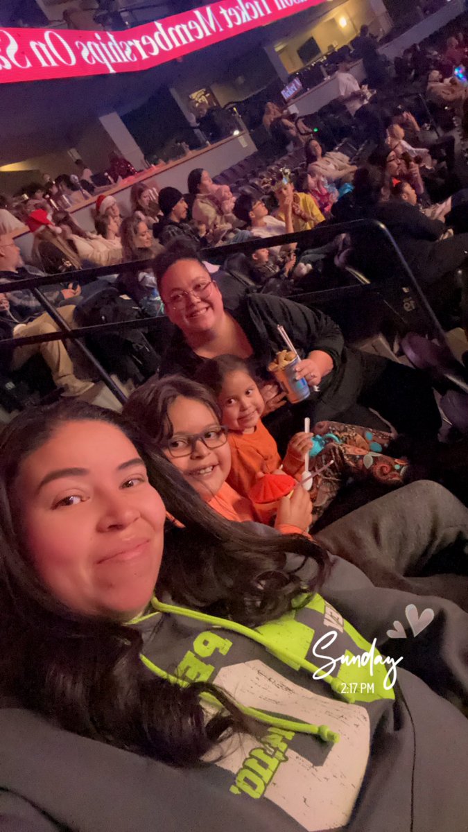 nenabutt's tweet photo. #DisneyOnIce https://t.co/HXjiXTbUUJ