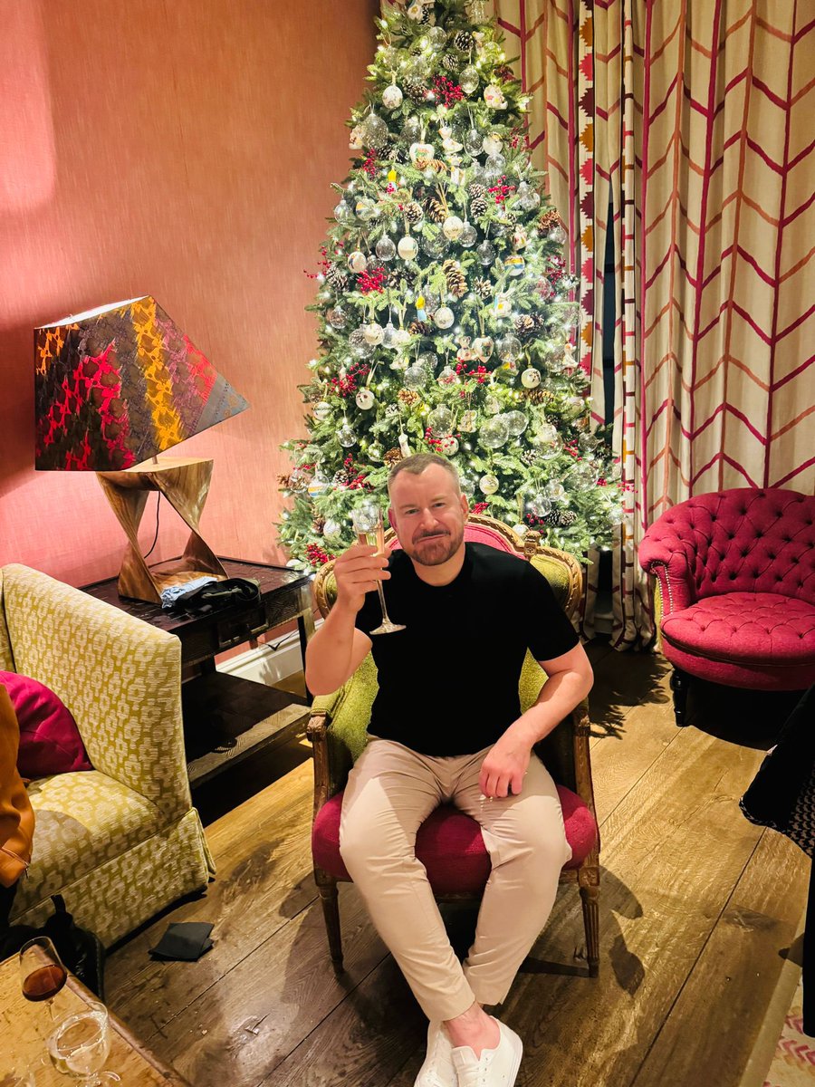 DMTSwimming tweet media