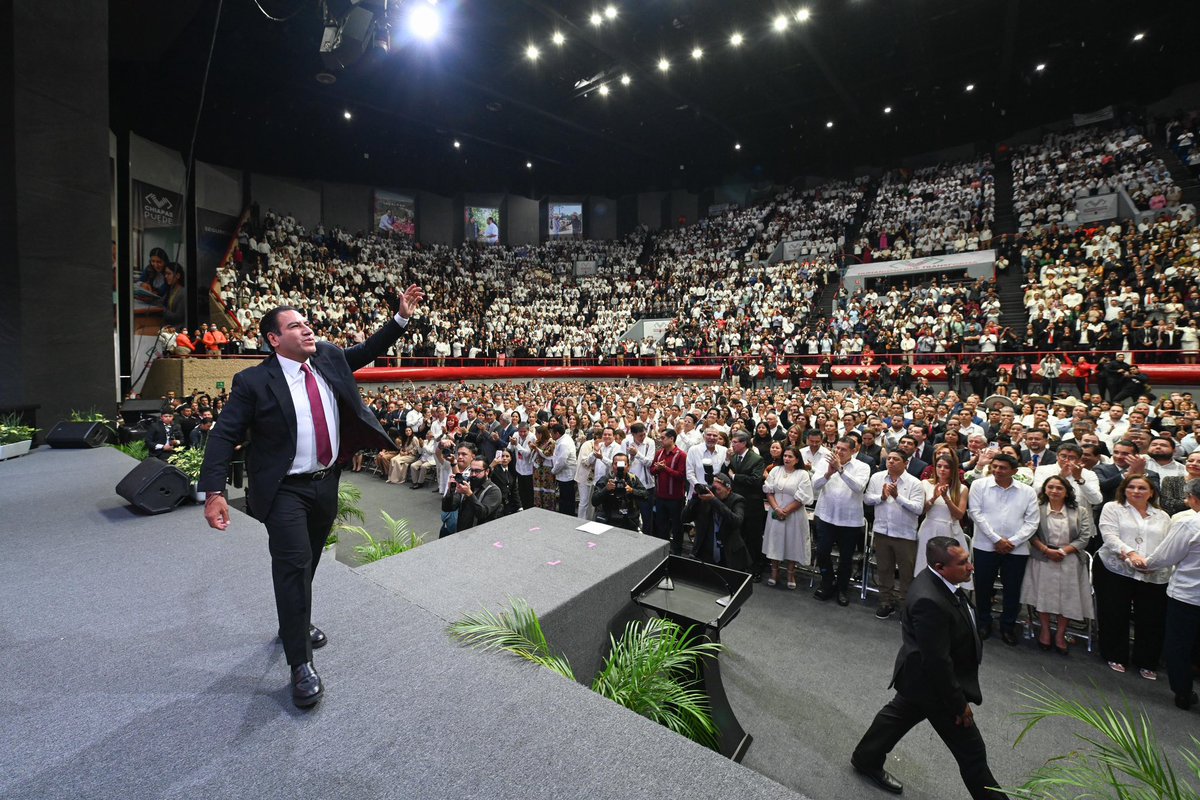 TabascoJavier's tweet photo. Acompañamos con mucho gusto a nuestro amigo y compañero Eduardo Ramírez Aguilar (@ramirezlalo_) en su toma de posesión como Gobernador de Chiapas. Nos une el amor al pueblo y vamos a trabajar muy coordinados para bienestar de nuestras entidades que comparten frontera. https://t.co/04Q9v1xqdU