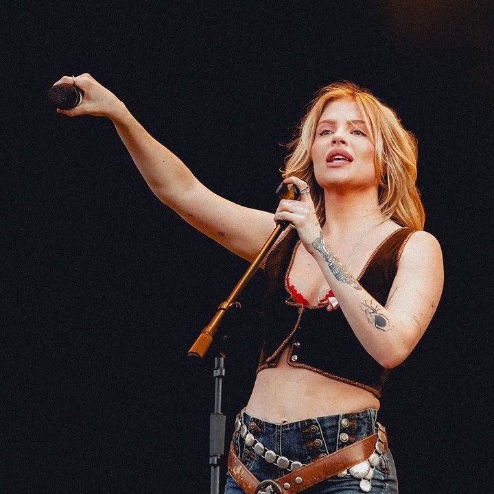 brasilpopcharts's tweet photo. Mais um feito! Luisa Sonza foi a cantora Pop BR que mais cancelou shows por falta de demanda nessa década, foram mais de 8 shows cancelados apenas no primeiro semestre de 2024. https://t.co/eTwj1uKyyO