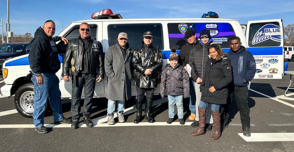 BlueLivesNYC's tweet photo. Great day raising money and collecting toys for amazing charities at the annual #rockride . https://t.co/8Vc5Z4jW7M