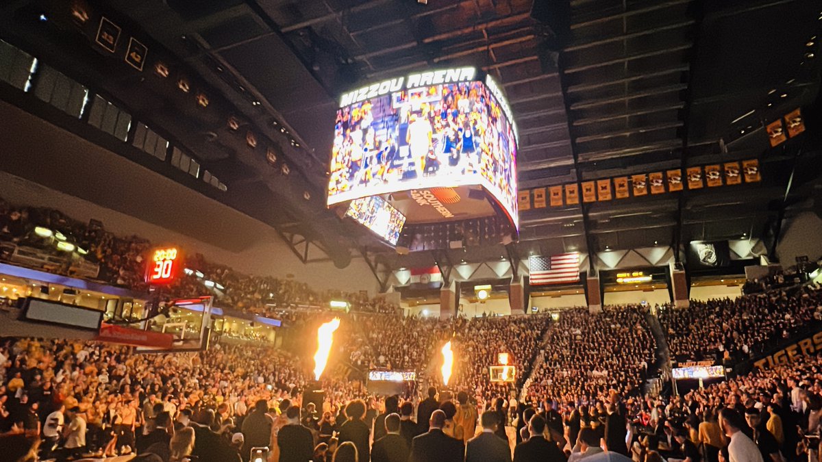 RichardMaMD's tweet photo. Great atmosphere at Mizzou Arena today for the KU vs. @MizzouHoops game!  Congrats to @MizzouHoops for the win! #MIZ🐯 https://t.co/5A5mAy1BJE