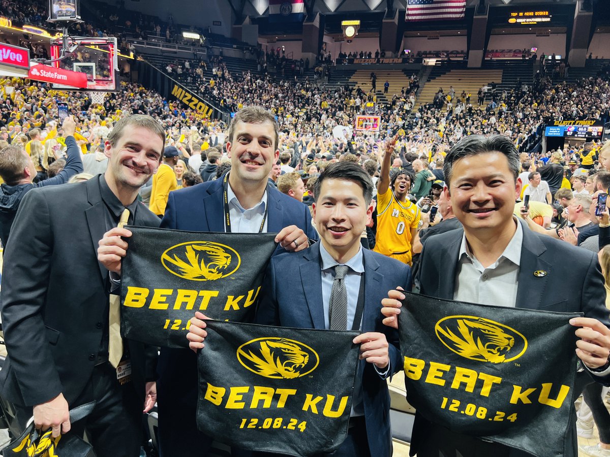 RichardMaMD's tweet photo. Great atmosphere at Mizzou Arena today for the KU vs. @MizzouHoops game!  Congrats to @MizzouHoops for the win! #MIZ🐯 https://t.co/5A5mAy1BJE