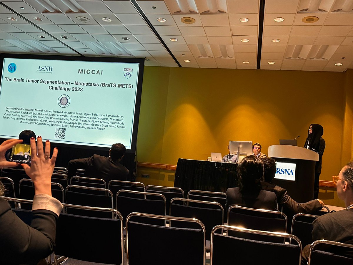 RaisaAmiruddin's tweet photo. #RSNA #RSNA24
Honored to present the results of the @BraTS_challenge 2023 - Brain Metastases at @RSNA with @MariamAboian
Algorithms struggle to delineate the contours of lesions < 5mm on MRI
@TheASNR @MICCAI_Society
#Radiology
#AI
#Neuro
#MedTwitter https://t.co/OERPpO9fYL