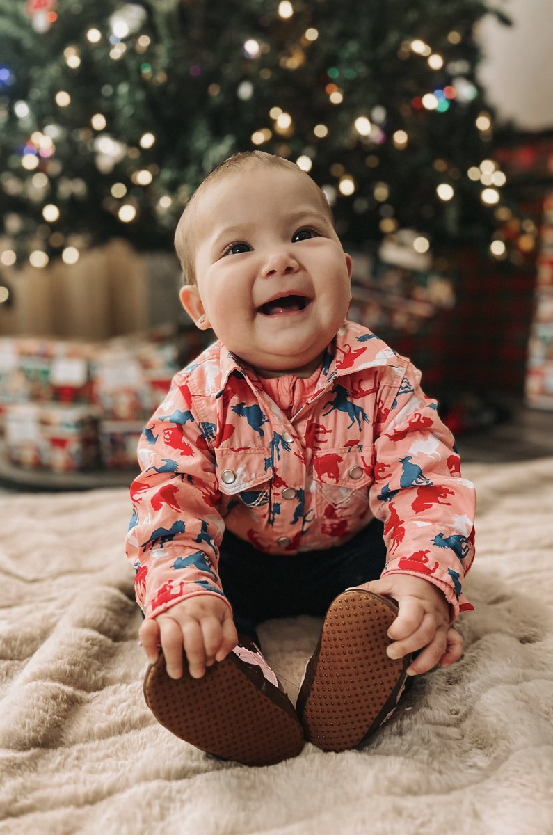 itscrystalren's tweet photo. Here’s some cuteness for your timeline 🤍 she’s loving #cowboychristmas https://t.co/6Si7gRWp5Q