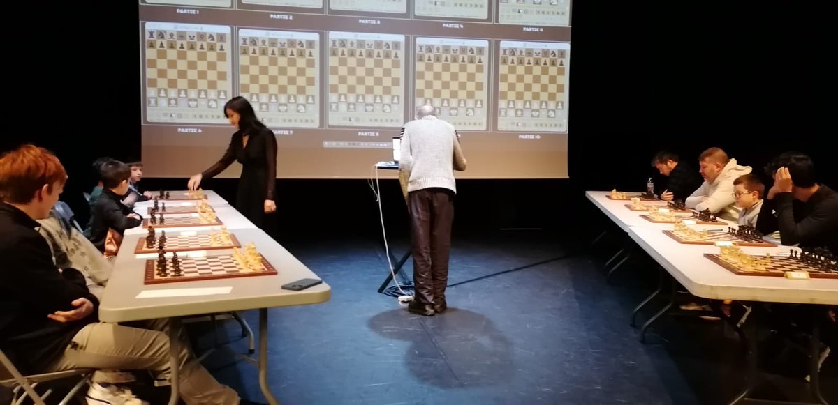 Un atelier d’échecs en parties simultanées avec <a href="/Mitra/">Mitra Ardron</a> Hejazipour, grand maître international d’échecs et championne de France 2023. 

À lire son entretien avec <a href="/femeninna/">inna shevchenko</a> paru dans <a href="/Charlie_Hebdo_/">Charlie Hebdo</a> le 6/3/24 et dans le hors série de septembre p.18. ⬇️