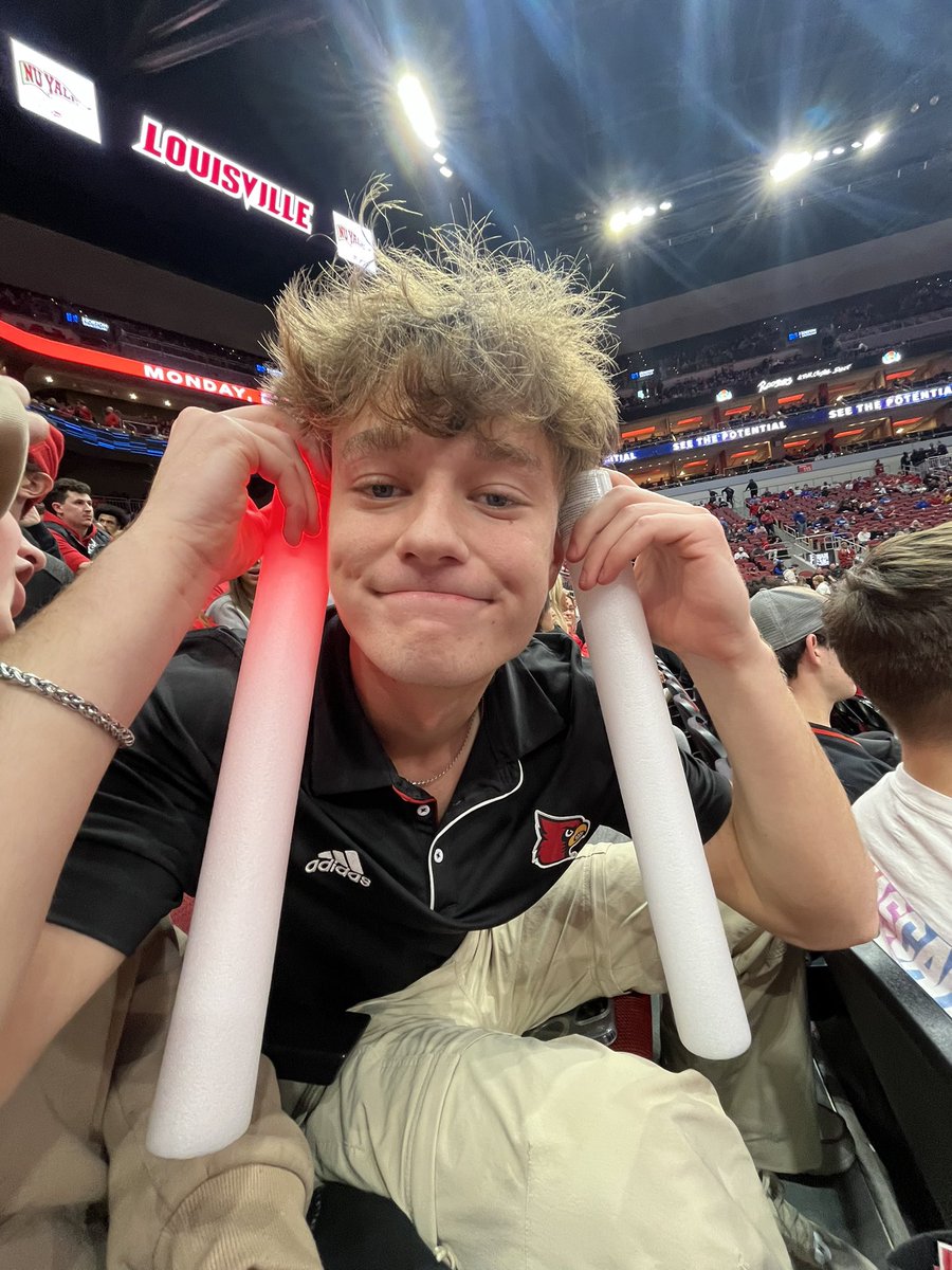 RyanGogola1's tweet photo. WHATS A DEVIL???? #GoCards https://t.co/XAFEqDdcX4