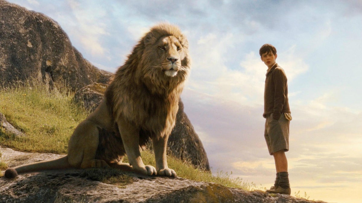 DisneyReact's tweet photo. 🎂 Un día como hoy hace 19 años se estrenaba 'Las crónicas de Narnia: El león, la bruja y el armario' 🦁❄️

Esta adaptación de la obra de C. S. Lewis fue un éxito tanto en crítica como en taquilla y se llevó el Oscar a mejor maquillaje https://t.co/uoFBbuAD7e