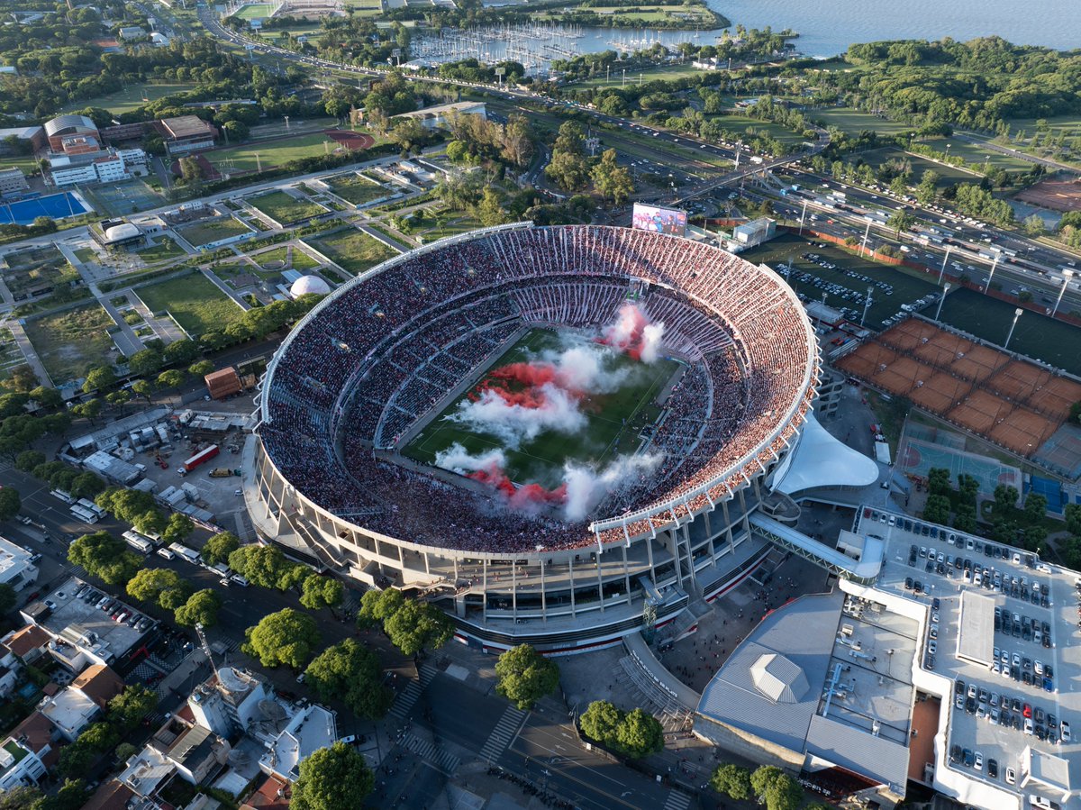 RiverPlate's tweet photo. Domingo en el mejor lugar del mundo 🏠⚪️🔴⚪️ https://t.co/mfNdzSq9tf