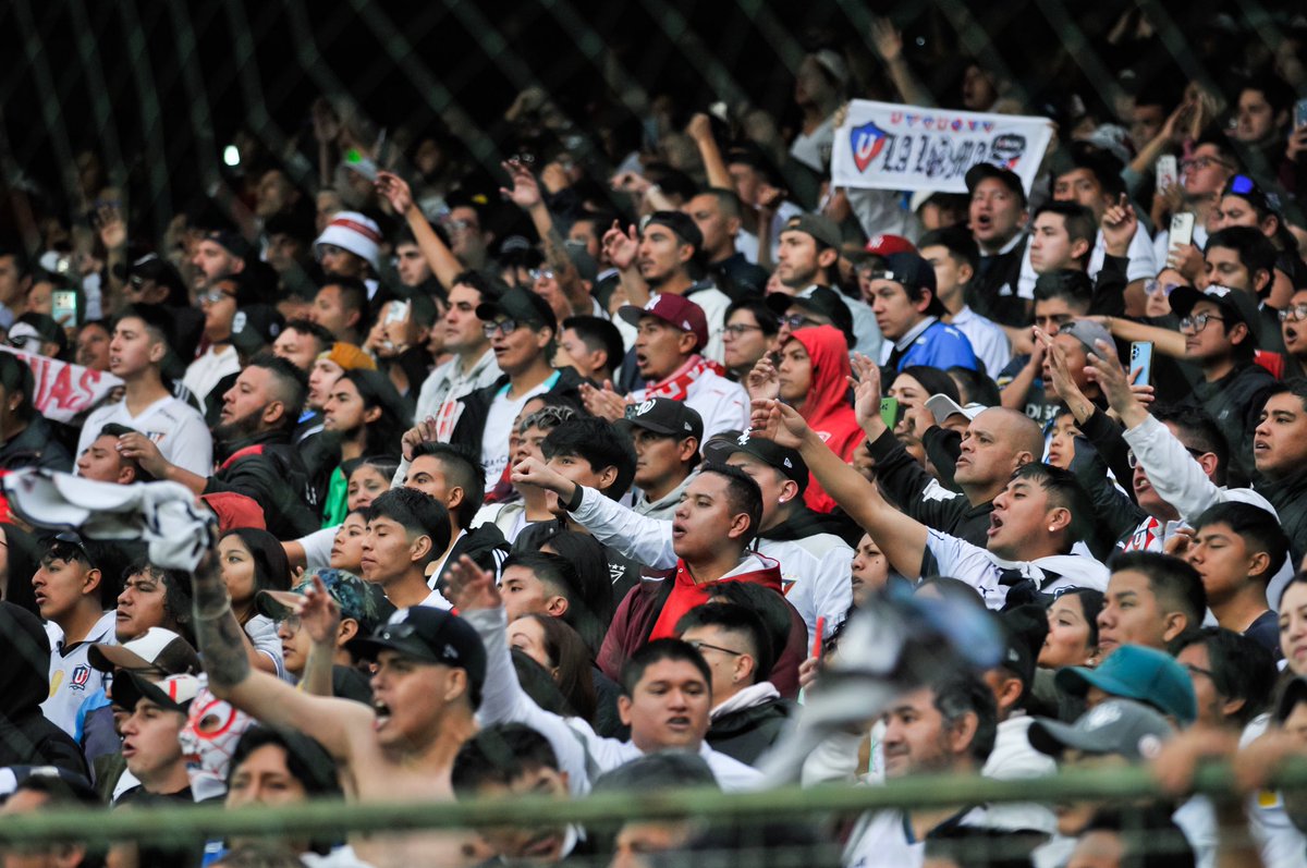 LDU_Oficial's tweet photo. Tenemos la mejor hinchada del mundo 🥹

¡Gracias por su aliento, liguistas de 🤍! 

#VamosLIGA #DaleAlbo https://t.co/VvWgxxw9uY