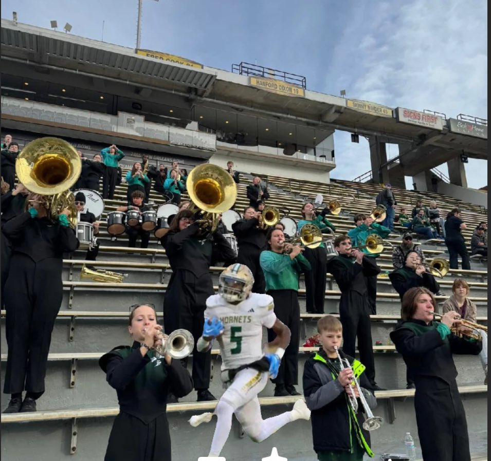 Coastfootball's tweet photo. What's Ty Keys' secret? Dude's still running after that insane 29-28 State Championship win over Louisville. Can't be stopped! 🛑
#HereWeGoAgain #StateChampionship #CoastFootball2024 https://t.co/iBfUihEkjI
