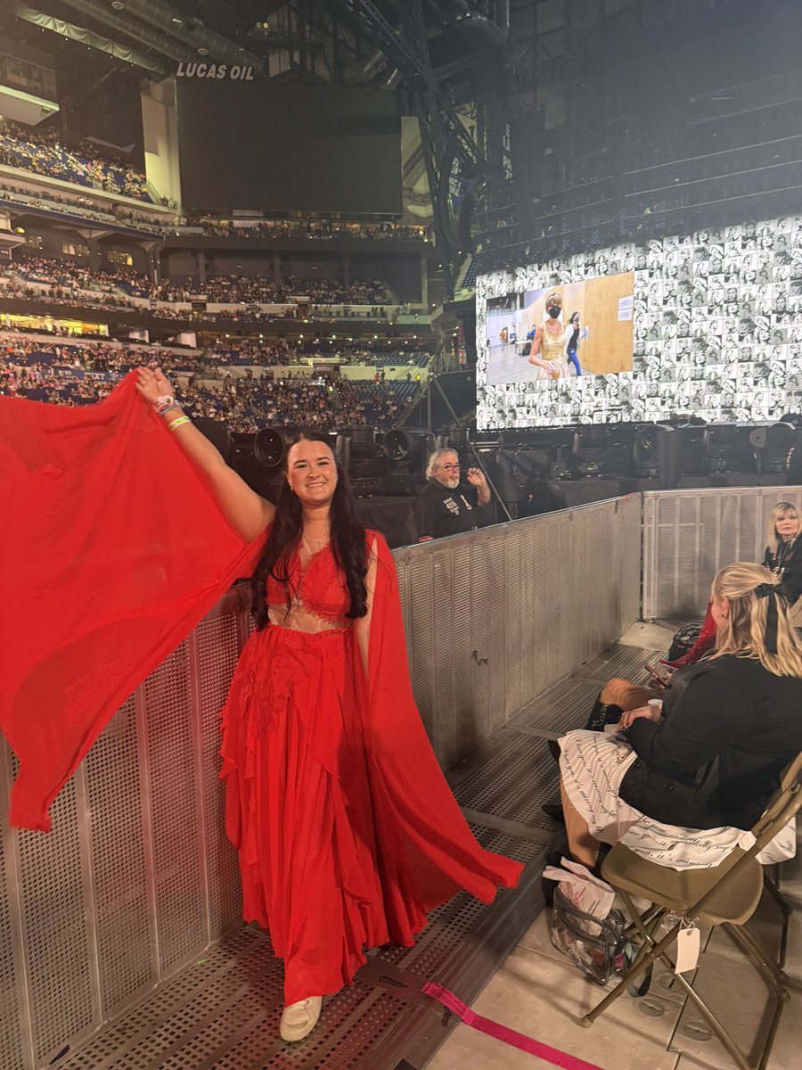 notahoax13's tweet image. help i’m still at the restaurant 🥹 

goodbye to the tour that changed my entire life 🥹 

see you next era…🩷 
#TSTheErasTour 
#taylornation 
@taylorswift13