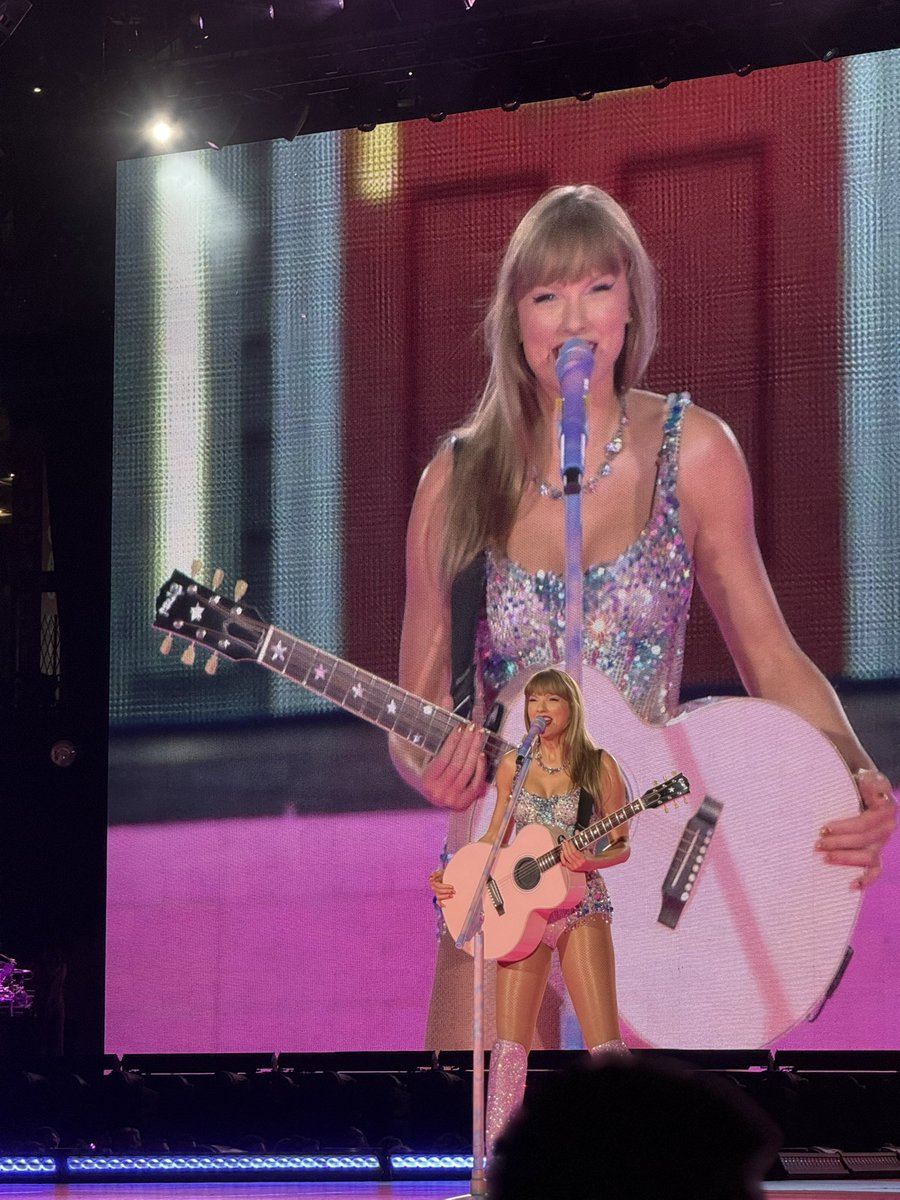 notahoax13's tweet image. help i’m still at the restaurant 🥹 

goodbye to the tour that changed my entire life 🥹 

see you next era…🩷 
#TSTheErasTour 
#taylornation 
@taylorswift13