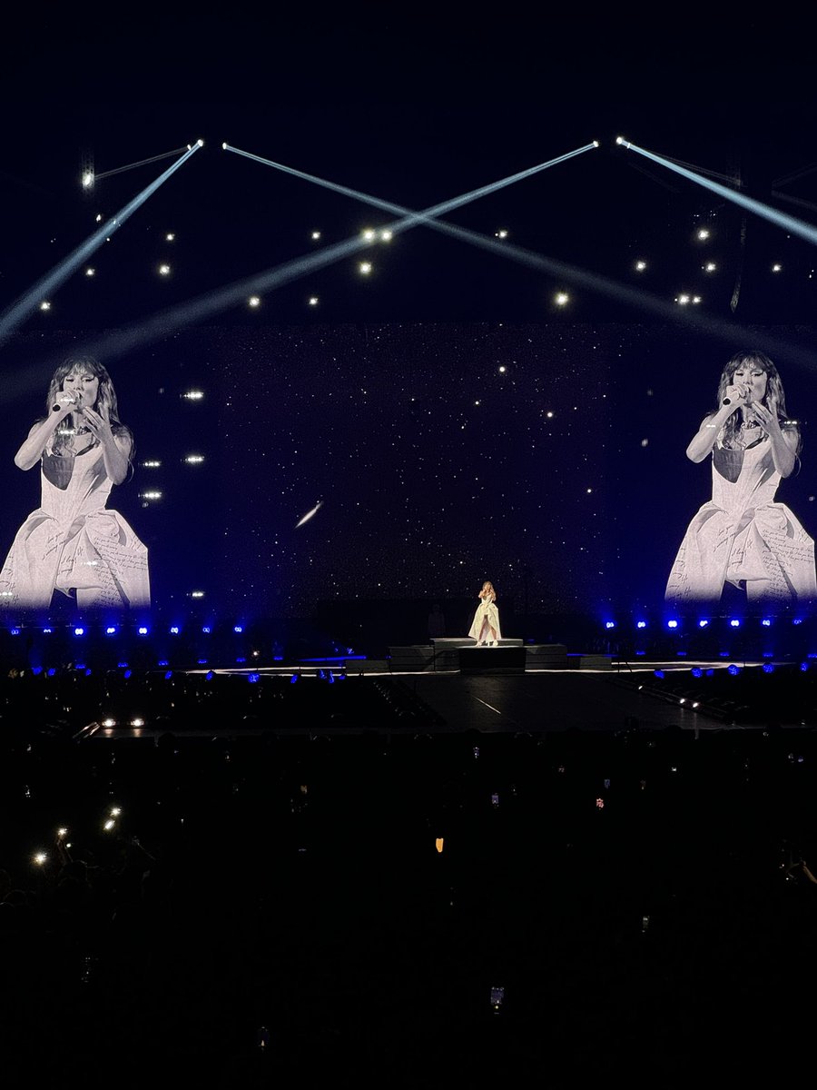 notahoax13's tweet image. help i’m still at the restaurant 🥹 

goodbye to the tour that changed my entire life 🥹 

see you next era…🩷 
#TSTheErasTour 
#taylornation 
@taylorswift13