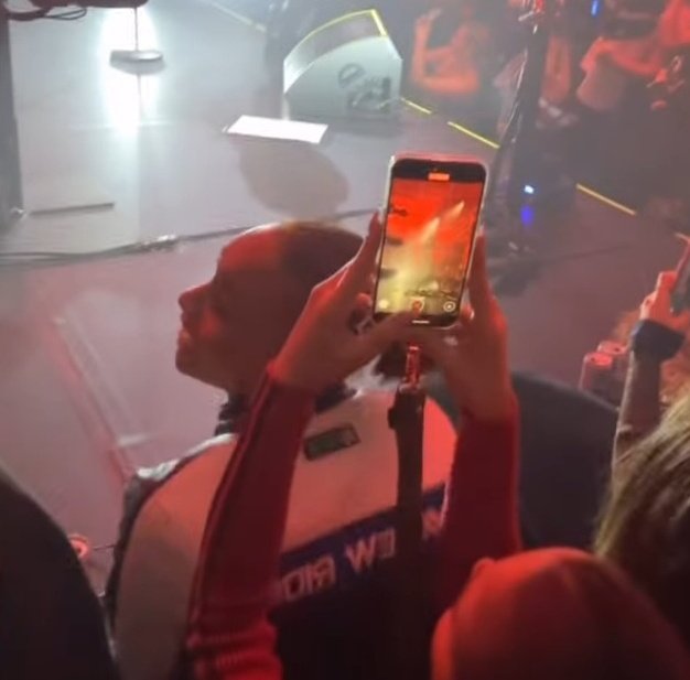 Vedo loro tre insieme e riesco solo a pensare a: 
Oltre Petit che è un grande pezzo di merda, Mida ma chi cazzo sei te?