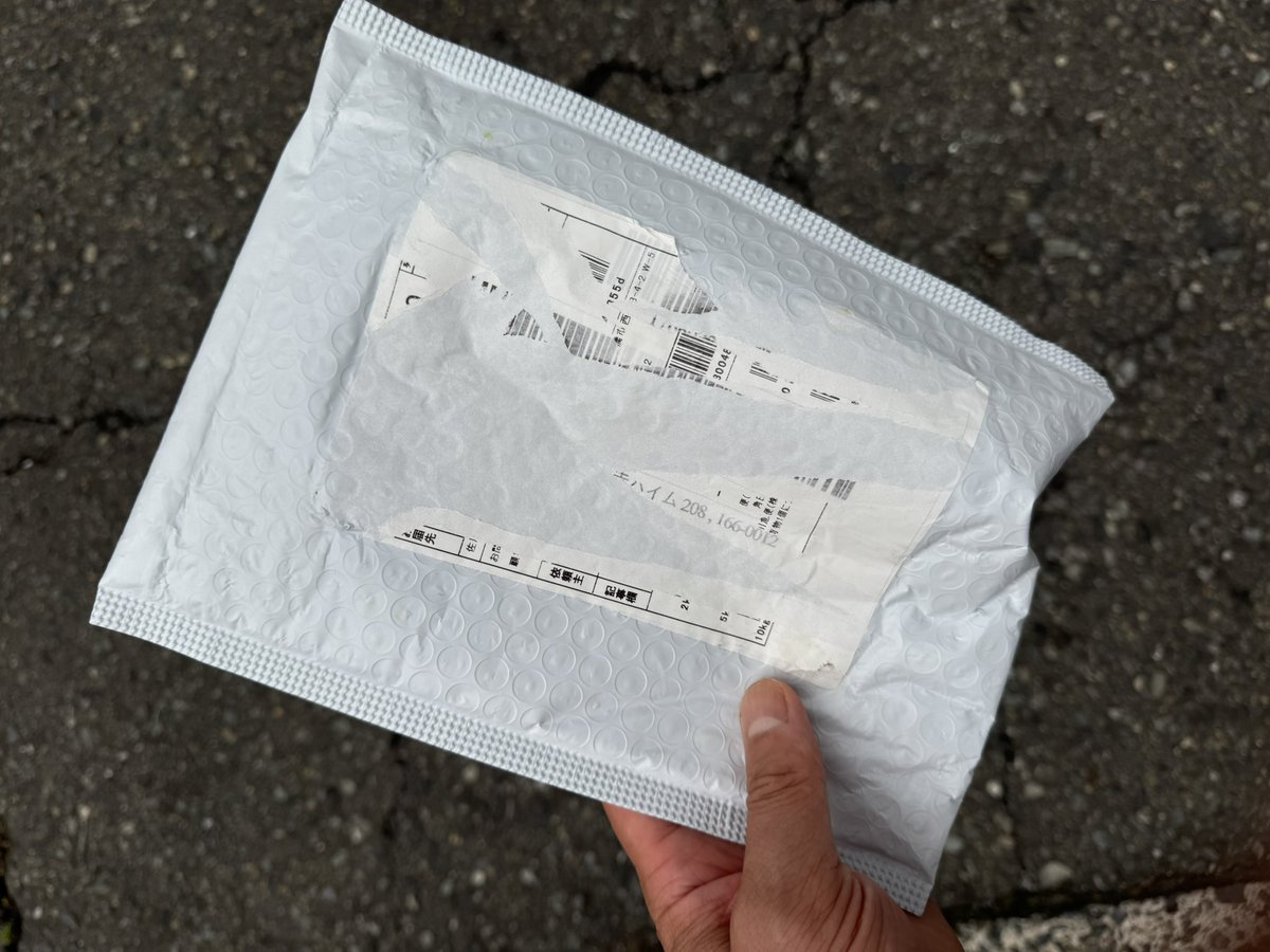「【今日のごみトリビア】プラスチック資源に出す時に剥がすシールはこの程度で大丈夫で」|マシンガンズ滝沢のイラスト