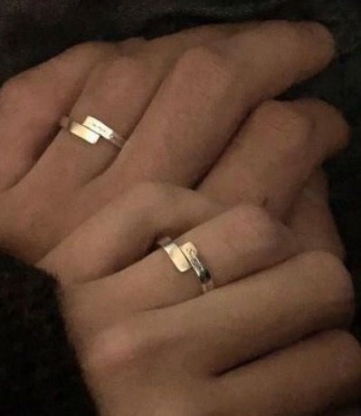 ladyofsanji's tweet photo. AU #Zosan dónde Sanji y Zoro deciden hacerle una broma a sus amigos, casándose en un local de fake wedding, pero se terminan equivocando y entran a uno real...

Por lo que ahora, están legalmente casados. https://t.co/DFtWq6S9M6