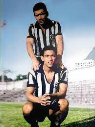 EspacoGlorioso's tweet image. Oi, Nilton e Mané.

Desculpem-me por incomodar o descanso de vocês, mas eu gostaria de contar algo.
Estamos vivendo um momento incrível, um tempo de Botafogo, como aqueles tempos que vocês foram fundamentais.
Eu tenho certeza que vocês ficariam orgulhosos com um detalhe: Hoje nós…