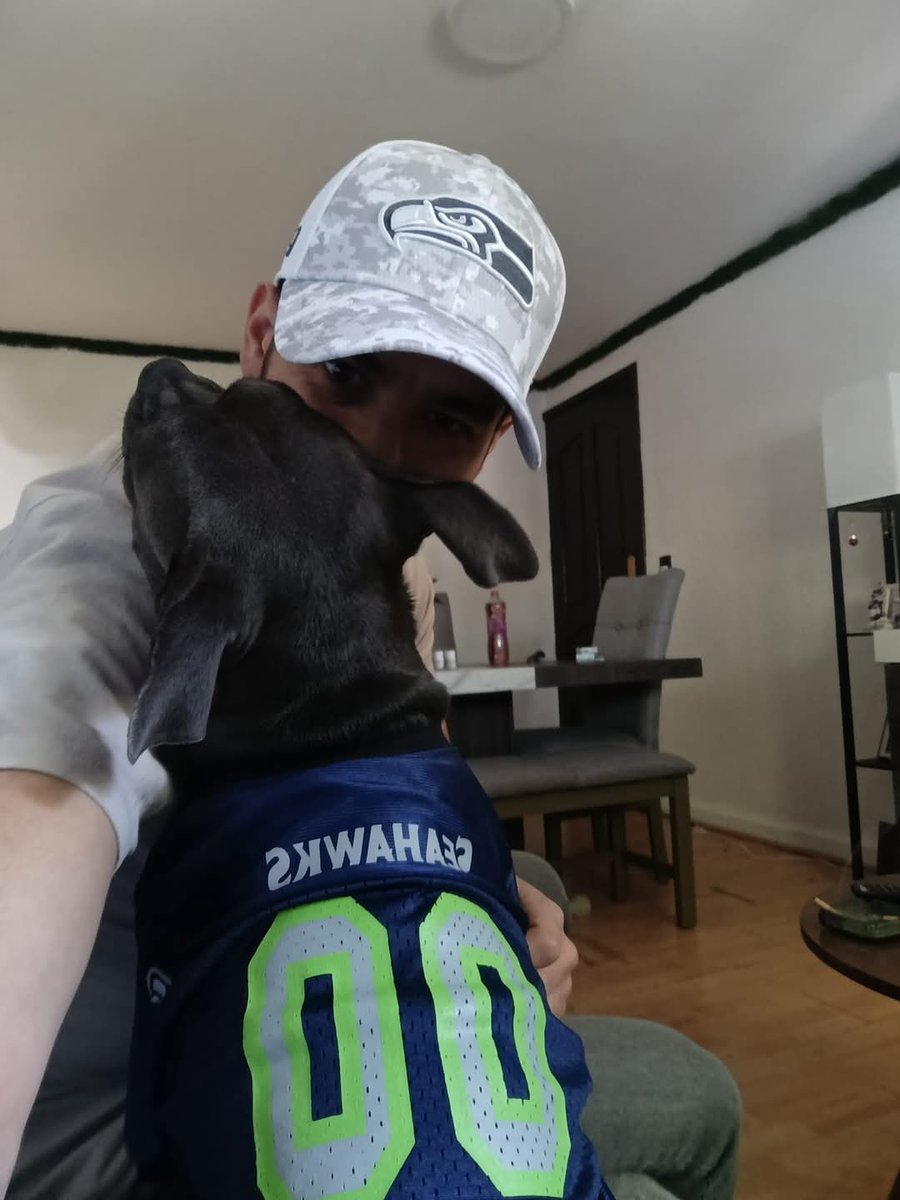 steffibarra's tweet photo. Go Hawks 💙💚...
@FOXImpactoNFL @Seahawks 
#FoxImpactoNFL  #GoHawks https://t.co/ggIznckvQS
