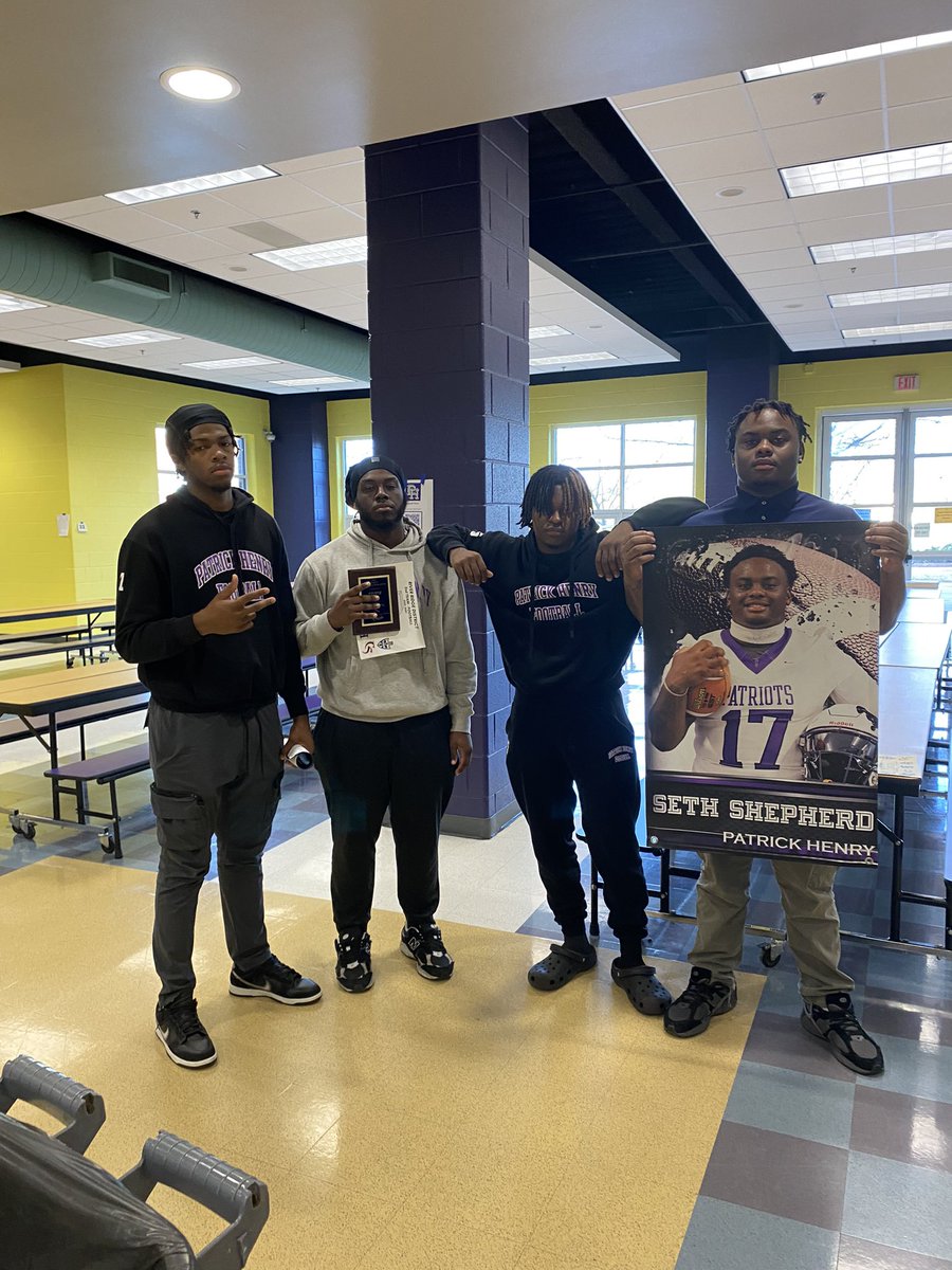had i great time with the team, family, and coaches today at our banquet this afternoon. great time bonding with the team for the last time before our journey onto the next level 🖤🤙🏾